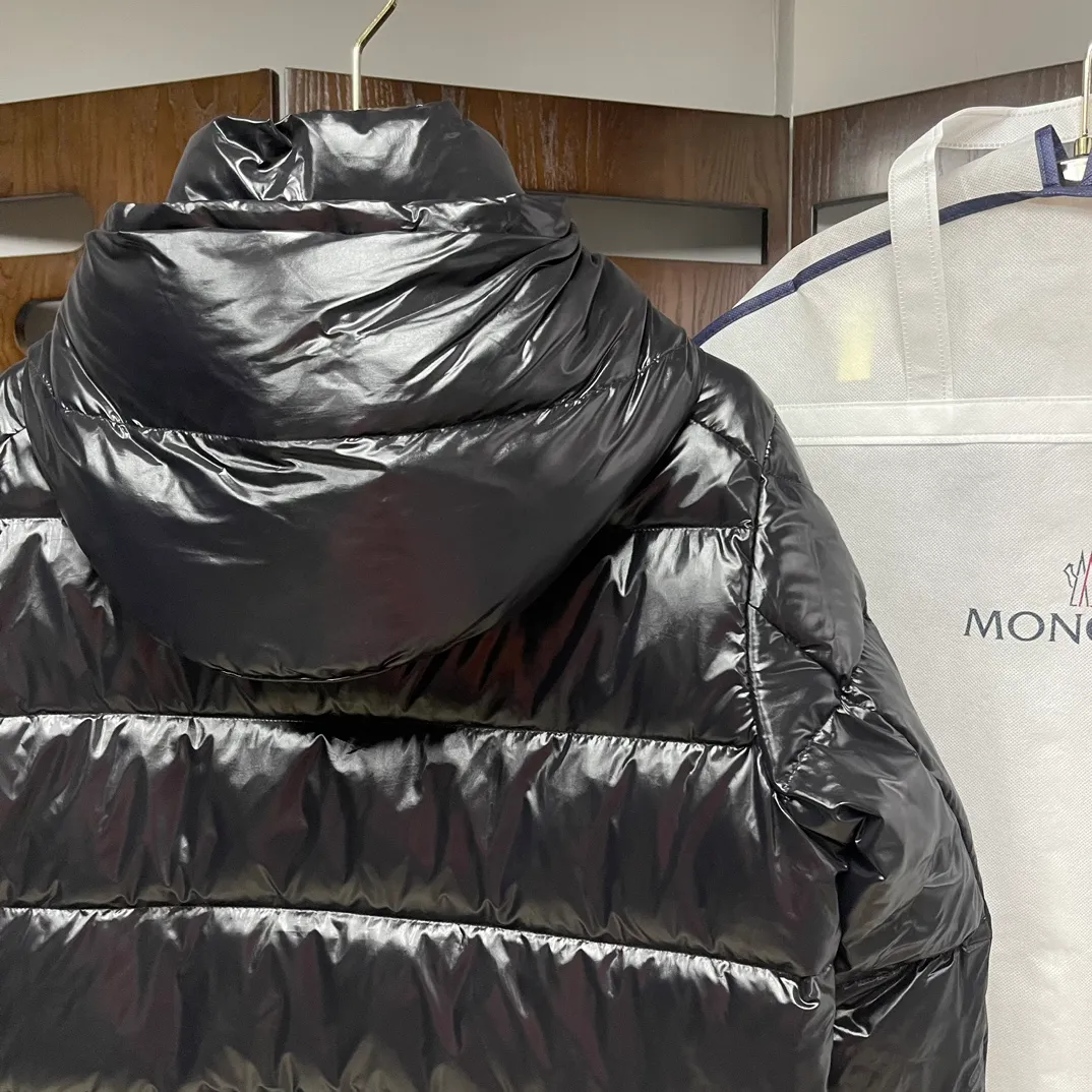 P390 Moncler/ 2026 70 、 。 DNA ， ， 。 Classic ， 、 。 Classic 70 。 Quality， 90 ，Premium Quality ， ，Black ！ Sizes M-3XL
